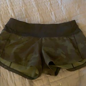 Lululemon Speed up short 2.5 Camo